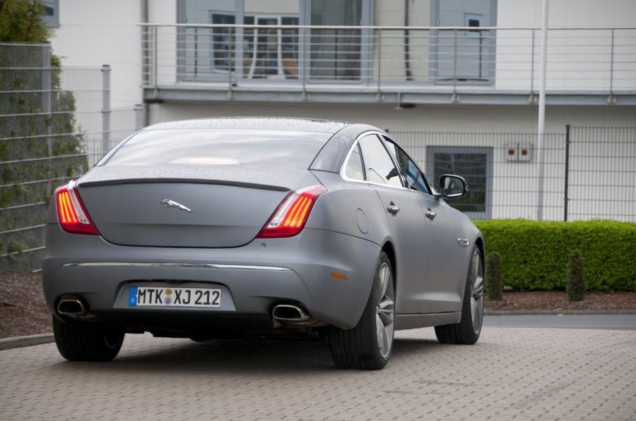  Jaguar XJ SuperSport Nurburgring Taxi 2012 года  (фото 20 из 51)